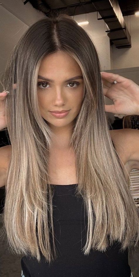 Hair Colour Blonde Brown, Hair Ideas Blonde And Brown, Medium Balayage Hair Brown To Blonde, Baliage Hair 2023, Baliage Hair 2024, Brunette Highlights On Blonde Hair, Hair Colour Ideas For Straight Hair, Brown Roots To Blonde Hair, Long Brown And Blonde Hair