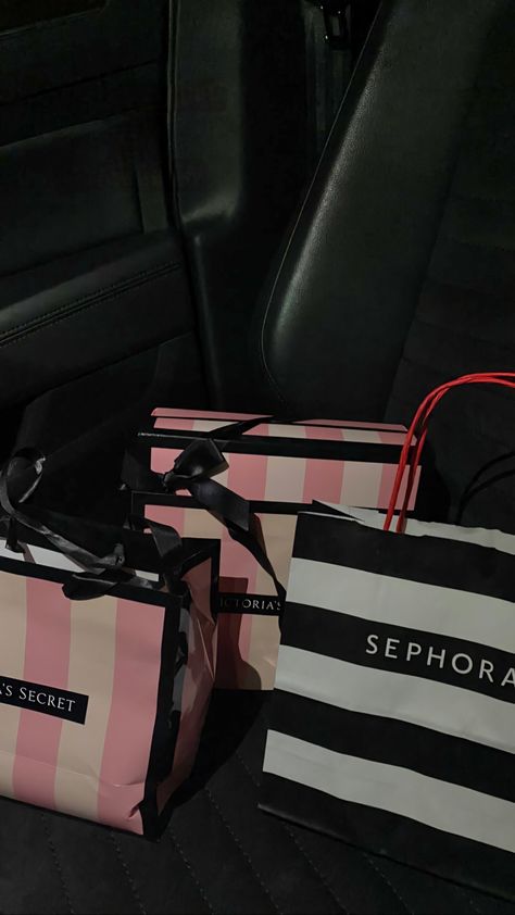 Mall Shopping Bags Aesthetic, Piknik Aesthetic, Aesthetic Sephora, Fake Gifts, Sephora Bag, Iphone 1, Victoria's Secret Angel, Luxury Lifestyle Dreams, Victoria Secret Angels