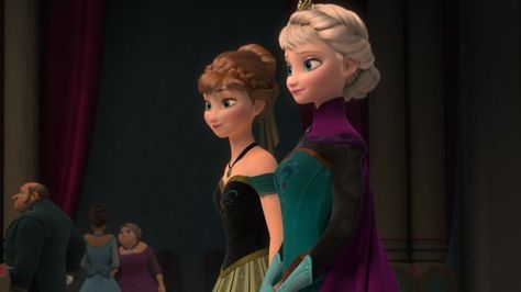 'Frozen' Director: Tarzan, Anna, Elsa Could Be Siblings - Hollywood Reporter - Hollywood Reporter Anna Et Elsa, Frozen And Tangled, Animation Disney, Anna And Elsa, Idina Menzel, Images Disney, Film Disney, Best Disney Movies, Queen Elsa