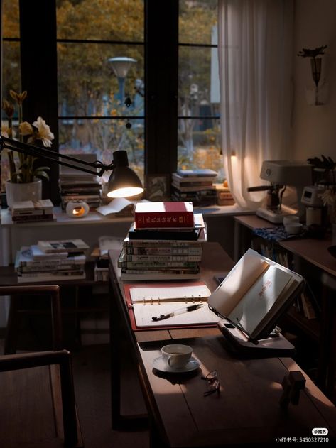 Writers Aesthetic, History Room, Writing Studio, Writing Room, Law Office Decor, Writers Desk, Traditional Office, Luxury Office, Room Setup