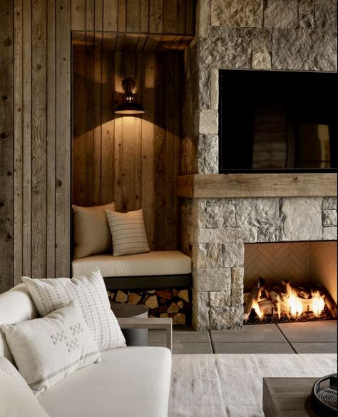 Grey Blending Hair, Mountain Home Living Room, Mountain House Interior, Modern Mountain Cabin, Grey Blending, Rustic Furniture Design, Mountain Interiors, Aspen House, Chalet Design