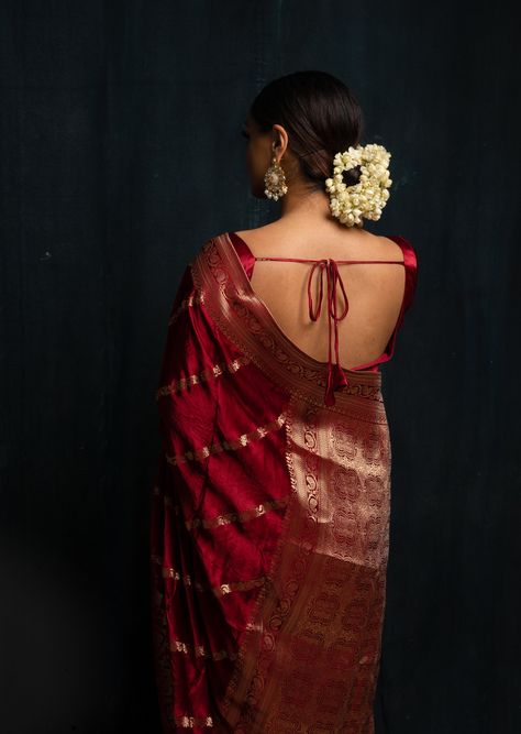 Red Banarasi Saree Look, Red Saree Look Modern, Banarasi Saree Look, Dark Red Saree, Dark Pink Saree, Wedding Bridal Saree, Red Banarasi Saree, Engagement Sarees, Banarasi Blouse