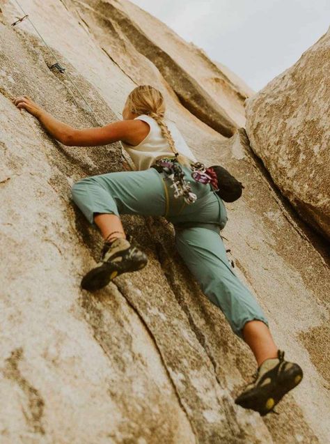 Rock Climbing Workout Beginner, Rock Climbing Quotes, Rock Climbing Aesthetic, Climbing Tattoo, Rock Climbing Pants, Rock Climbing Photography, Rock Climbing Women, Rock Climbing Outfit, Rock Climbing Workout