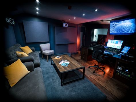 Music Studios Design, Music Studio Control Room, Bonus Room Music Studio, Music Studio Small Space, Home Editing Studio, Home Studio Recording, Music Production Room, Editing Room Design, Home Music Studio Small