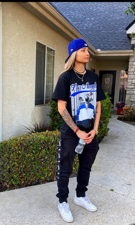 Tomboy Outfits Sporty, Nice Tomboy Outfits, Stud Women Outfits, Styles For Tomboys, Masc Woman Outfit Ideas, Lesbian School Outfits, Stud Girls Style Outfit, Lesbian Streetwear Fashion, How To Dress Lesbian