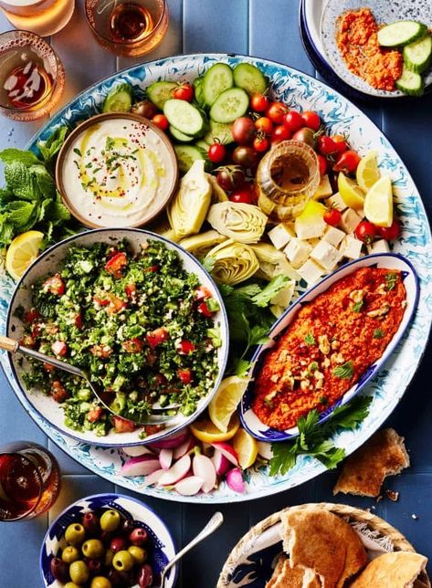 Inspired by Middle Eastern mezze, this gorgeous mezze platter is perfect for entertaining! It offers something for everyone - fresh veggies, pita, olives, tabbouleh, whipped feta, muhammara, and more. Mezze Platter, Summer Appetizers Easy, Types Of Snacks, Marinated Olives, Grow Herbs, Radish Salad, Make Hummus, Herb Salad, Whipped Feta