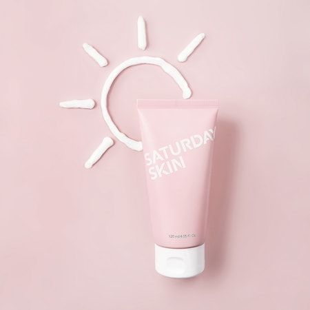 Sunscreen Photo Product, Sunscreen Photoshoot Ideas, Flat Lay Product Photography, Sunscreen Packaging, Saturday Skin, Pretty Products, Fragrance Photography, Easy Photography Ideas, Skincare Products Photography