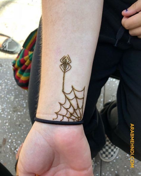 50 Spider Mehndi Design (Henna Design) - July 2019 Hena Designs Cool Easy, Cute Henna Designs On Thigh, Guys Henna Tattoos, Henna Ideas Beginner, Spider Mehndi Designs, Spider Web Henna Design, Spider Man Henna Tattoo, Henna Designs Men Hand, Spider Man Mehndi Design