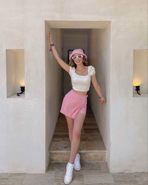 #fashion #lookbook #alllook Pink Cute Tops, Outfits With Pink Skirt, How To Style Pink Skirt, Cute Pink Outfit Ideas, Casual Day Outfits Summer, Outfit Inspo Skirts, Skirt Outfits School, Summer Looks Aesthetic, Cute Outfits Skirt