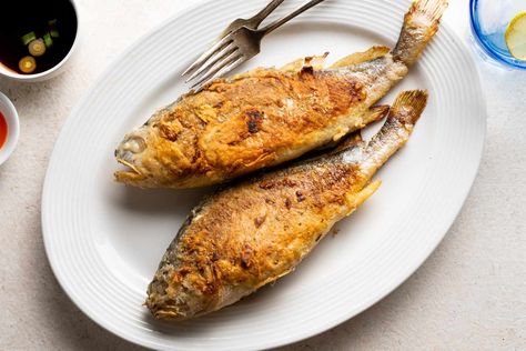 Korean Fried Fish, Whole Fish Fry Recipe, Croaker Fish, Fish In The Oven, Fried Whole Fish, Cooking Techniques Basic, Korean Meals, Fried Fish Recipe, Whole Fish Recipes