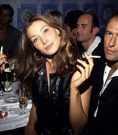 Paris, Carla Bruni, A Woman, On Twitter, Twitter