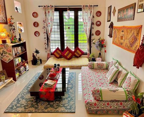 Diwan Sets Living Rooms, Indian Diwan Living Rooms, Home Setting Ideas, Indian Baithak Living Rooms, Indian Room Decor Ideas, Low Budget Home Decor Indian, Diwan Seating Living Rooms, Small Living Room Decor Indian, Simple Room Decor Ideas