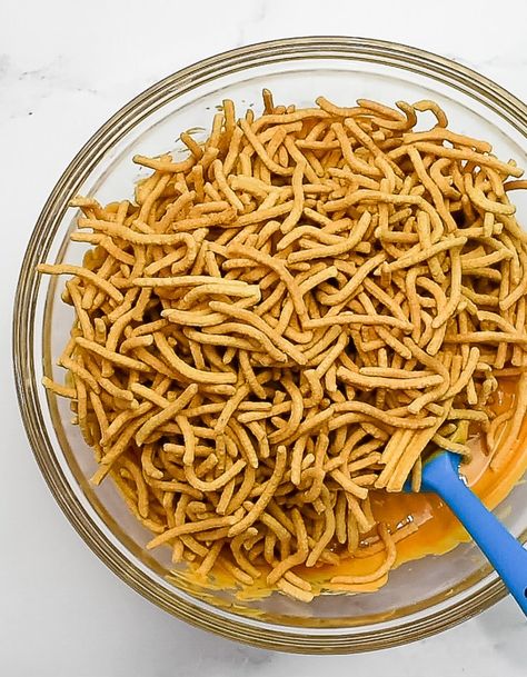 add chow mein noodles to melted mixture Birds Nest Chow Mein Noodles, Chow Mein Crunchy Noodles, Chow Mein Noodles Recipe Crunchy, Chow Mien Noodles, Birds Nests Recipe, Birds Nest Cookies, Haystack Cookies, Chow Mein Recipe, Recipe For Christmas