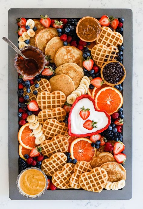 Waffle Board, Mother's Day Brunch Menu, Healthy Brunch Recipes, Waffle Bar, Breakfast Board, Breakfast Platter, Healthy Brunch, Mother's Day Brunch, Perfect Pancakes