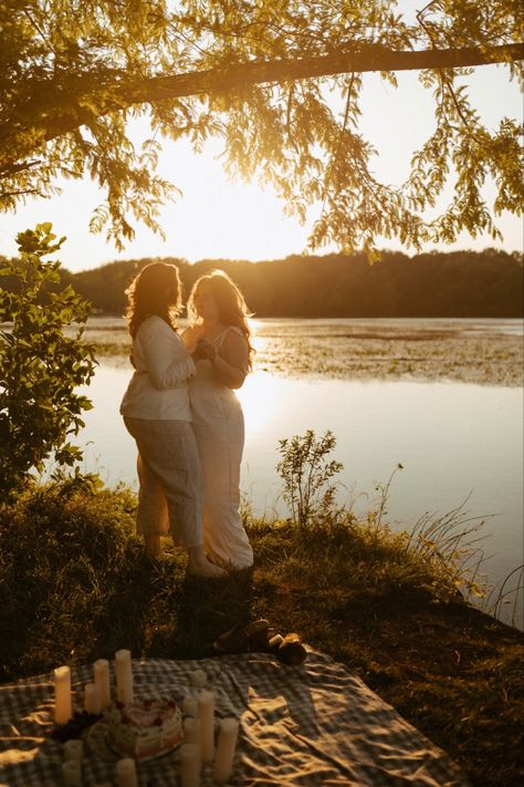 Lgbtq Engagement Photos, Lgbt Engagement Photos, Wlw Wedding Ideas, Wlw Proposal, Wlw Engagement Photos, Enchanted Engagement Photos, Wlw Engagement, Wlw Couple Poses, Plus Size Engagement Photos Poses