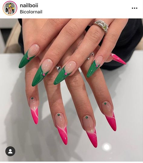 Nails Growth, Beach Nail Art Designs, Beach Nails Art, Cute Almond Nails, Pink Stiletto Nails, 2023 Beach, Beach Nail Art, Emerald Nails, Green Acrylic Nails