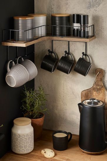 Koffie Stations, Kaffe Station, Shelf With Hooks, Kitchen Staples, Deco Studio, Kitchen Organisation, Coffee Bar Home, Organizing Hacks, Flat Ideas