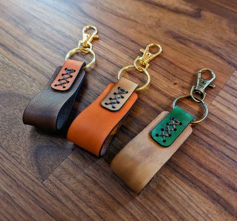 Make a unique statement with this colorful leather accent keychain.  The 2.5 inch body of this keychain is lightweight yet durable and comfortable in your hand and looks striking on your keys or clipped to your bag.  Total length including clip and keyring is approximately 4.5 inches.  Please message me if you need a specific color of the metal clip and keyring and I will do my best to accommodate your request. This item is handmade from natural materials, small blemishes, scuffs, and other marks may be present Leather Keyring Pattern, Simple Leather Keychain, Leather Things To Make, Leather Crafts To Sell, Keychain Leather Handmade, Leather Items Handmade, Leather Work Ideas, Leather Cow Keychain, Leather Ideas Handmade