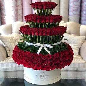 300 Standing Roses In Grandiose - JLF Los Angeles Florist Money Rose Bouquet, Money Rose, Bouquet Arrangement, Flower Box Gift, Flower Room, Happy Birthday Video, Elegant Wedding Cakes, Same Day Flower Delivery, Fresh Cut Flowers