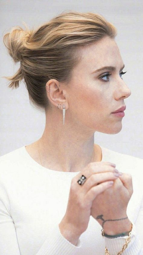 Growing Your Hair Out, Lobe Piercing, Scarlett Johansson, Pixie Haircut, Womens Haircuts, Bun Hairstyles, Up Hairstyles, Earings Piercings, Scarlet