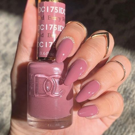 Mauve Pink Nail Polish, Fall Pink Nails Dnd, Dnd Mauve Gel Polish, Pink Mauve Nails, Fall Nail Colors Dnd Gel, Dc Gel Polish Colors, Fall Pink Nails Shades, Dnd Pink Gel Polish Colors, Mauve Fall Nails