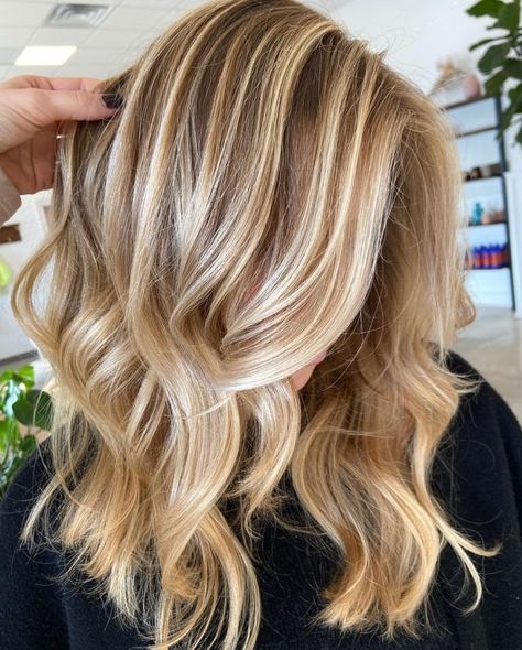 Blonde Highlights With Lowlights, Icy Blonde Highlights, Platinum Blonde Balayage, Red Blonde Hair, Blonde Balayage Highlights, Blonde Tips, Ash Blonde Balayage, Hair Blond, Honey Blonde Highlights