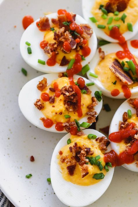 sriracha deviled eggs with bacon Sriracha Bacon, Spicy Deviled Eggs Recipe, Girly Food, Deviled Eggs With Bacon, Sriracha Recipes, Sriracha Deviled Eggs, Eggs With Bacon, Spicy Deviled Eggs, Deviled Eggs Recipe Easy