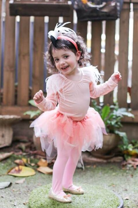 Halloween Costumes Kids Homemade, Flamingo Costume, Twin Halloween, Diy Summer Clothes, Halloween Infantil, Twin Halloween Costumes, Halloween Costumes For 3, Diy Clothes Refashion, Diy Costumes Kids