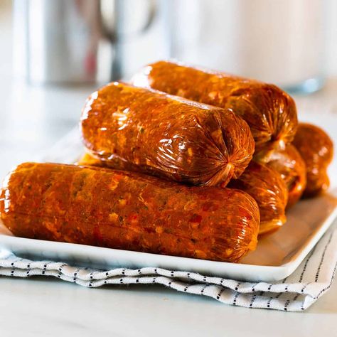 Learn how to make chorizo Mexicano at home with this authentic recipe. Our easy guide includes a video to show you how easy is the process so you can enjoy Chorizo Dishes, Turkey Chorizo Recipe, Turkey Chorizo, Chorizo Recipes Dinner, How To Make Chorizo, Mexican Turkey, Chorizo Recipe, Homemade Chorizo, Vegan Chorizo