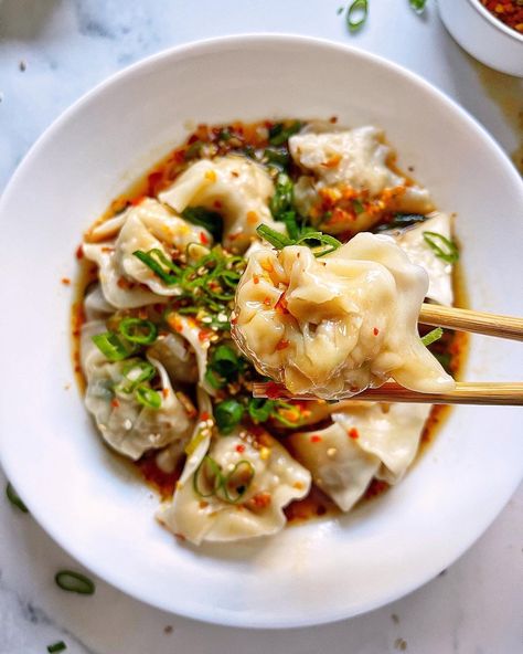 Homemade Wontons, Wonton Dumplings, Chicken Wontons, Chicken Spring Rolls, Wonton Recipes, Wontons, Eat Lunch, Sweet Chili Sauce, Cooking Wine