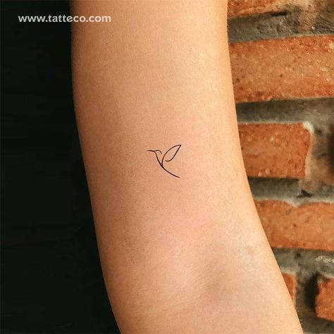 Hummingbird Tattoo, Fine Line Hummingbird, Line Hummingbird, Hummingbird Logo, Small Tattoo Design, Simbolos Tattoo, Petite Tattoos, Classy Tattoos, Tattoo Design Ideas