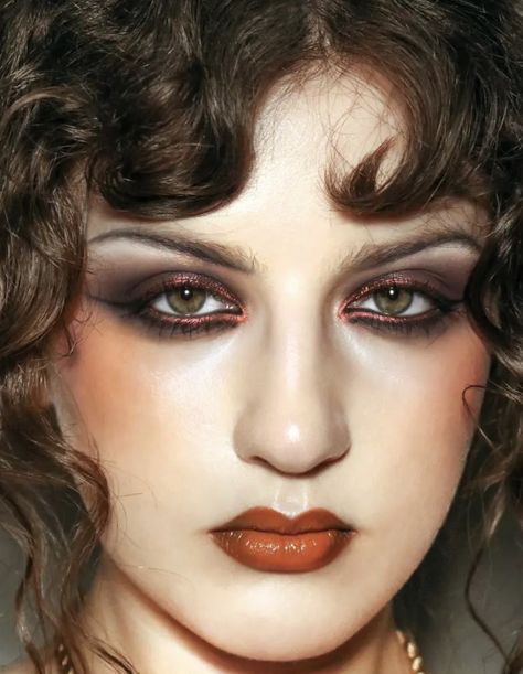 Housewife Makeup, 1920s Inspired Makeup, 1920s Makeup Look, Illuminating Makeup, 1920 Makeup, Old Hollywood Makeup, Flapper Makeup, Witchy Makeup, Glamour Makeup Looks