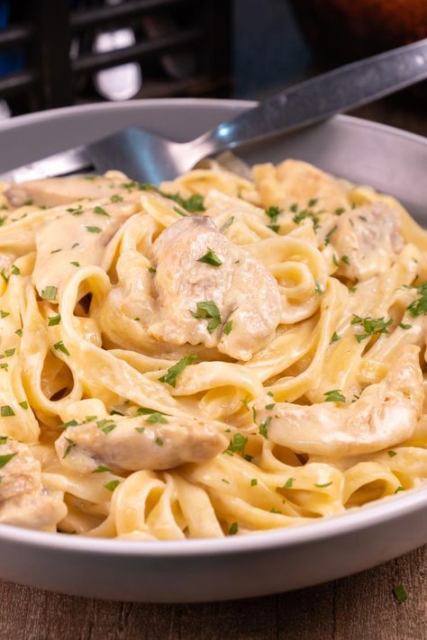 Gluten Free Chicken Fettuccine Alfredo, Gluten Free Fettuccine Alfredo, Gluten Free Chicken Alfredo, Gluten Free Alfredo, Fettucine Alfredo Recipe, Gluten Free Alfredo Sauce, Gf Pasta, Pasta With Alfredo Sauce, Chicken Fettuccine Alfredo