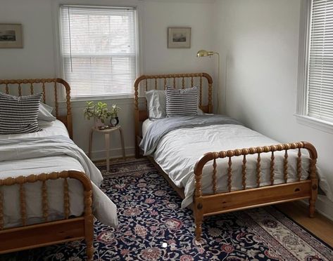 Spindle Bed Wood, Wood Twin Beds Guest Room, Antique Twin Beds Girls Room, Vintage Wood Twin Bed, Double Twin Guest Bedroom, Wooden Spindle Bed, Vintage Twin Bed Frame, Vintage Twin Bed, Toddler Twin Bedroom Ideas