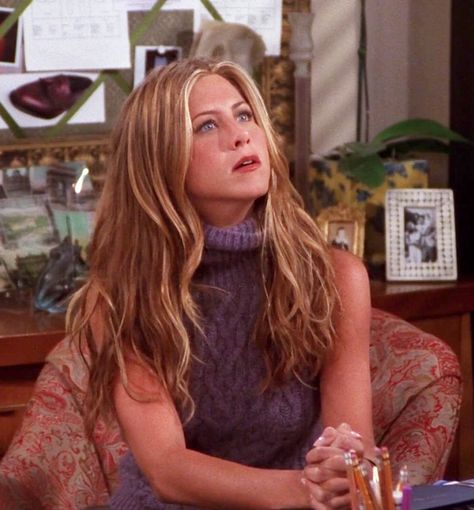 Jennifer Aniston | Rachel Green..Jennifer Aniston | Rachel Green..me again, staring into space..yeah, ADD sucks..-Mari Jennifer Aniston 90s, Estilo Rachel Green, Rachel Green Hair, Rachel Green Friends, Rachel Green Style, Jeniffer Aniston, Rachel Green Outfits, Jennifer Aniston Hair, Jennifer Aniston Style