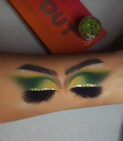 Green And Yellow Makeup Looks Black Women, Yellow And Green Eye Makeup, Jade Green Eye Makeup, St Patricks Eye Makeup Ideas, Princess And The Frog Inspired Makeup, Quinceanera Makeup Green And Gold, Bold Green Eye Makeup, Green Makeup Looks Halloween, Green Creative Makeup