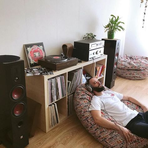 Record Set Up, Vinyl Set Up, Home Set Up Ideas, Vinyl Record Setup, Dj Apartment, Vibe Home Decor, Vinyl Record Room, Morning Aesthetics, Hifi Room