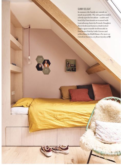 Scandinavian Attic Bedroom, Loft Spare Room Ideas, Built In Beds For Kids Sloped Ceiling, Teen Attic Bedroom, Shared Attic Bedroom, Kids Room Attic, Kids Attic Bedroom, Low Attic Bedroom Ideas, Attic Kids Room