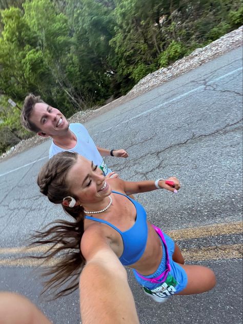 Fall Exercise Outfits, Marathon Astetic, Running In Summer, Running A Half Marathon, Half Marathon Vision Board, Running Half Marathon Aesthetic, Isabelle Jensen Running, Matching Running Outfits, Marathon Picture Ideas