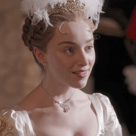 Regency Aesthetic, Live Wedding Painter, Wedding Painter, Daphne Bridgerton, Phoebe Dynevor, Netflix Dramas, Tv Icon, Julia Quinn, Queen Charlotte