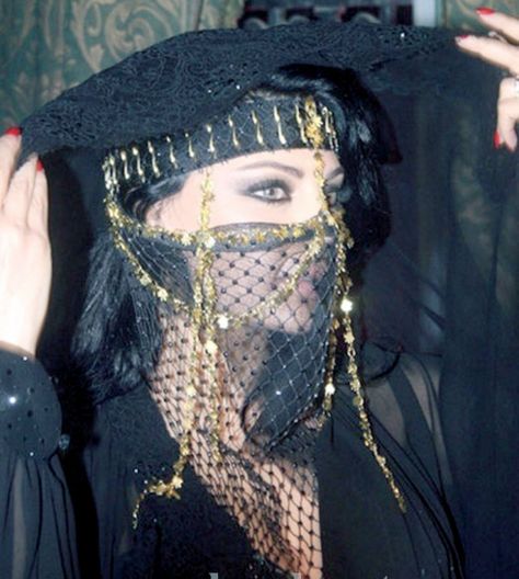 haifa wehbe Haifa Wehbe, Black Hijab, Arabian Night, Arabian Women, Arab Culture, Arab Beauty, Haifa, Arabian Nights, Niqab