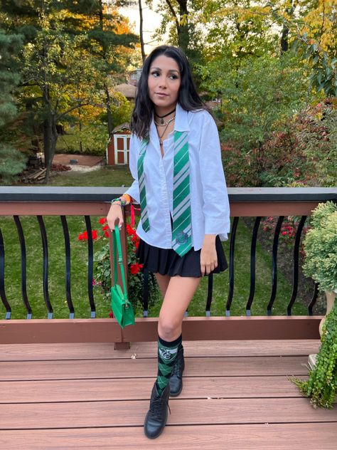 Slytherin Costume, House Costume, Halloween Coustumes, Slytherin House, Disney Outfits, Halloween Costume, Halloween Costumes, Fan, Disney