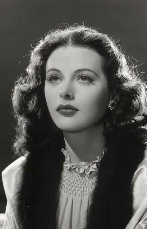 Hedy Lamarr 40s Mode, Klasik Hollywood, Hedy Lamarr, Ann Miller, Vintage Hollywood Glamour, Old Hollywood Stars, Classic Actresses, Hair Styles 2017, Actrices Hollywood