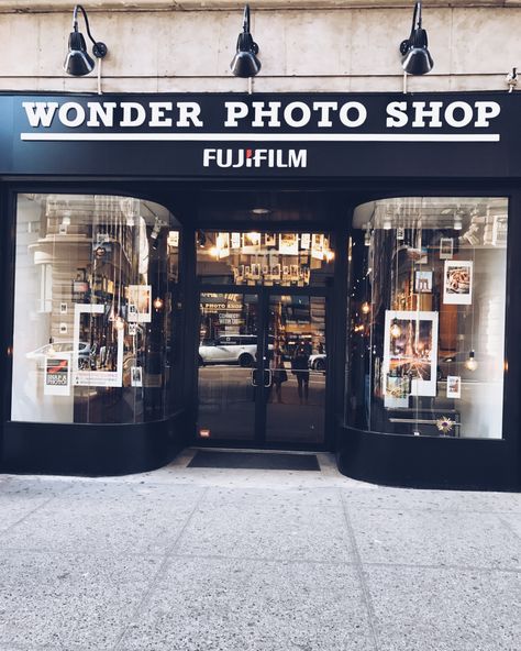 Fujifilm Wonder Photo Shop NYC - How to Take Professional Food Photos Using Your Phone Camera. #wonderphotoshopnyc #ad Photography Store Design, Store Front Photography, Shop Board Design, Attic Lounge, Vintage Camera Decor, Photography Studio Decor, Photo Studio Design, Photography Studio Design, Photography Guidelines