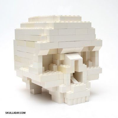 How To: Make a LEGO Skull | Man Made DIY Keywords: pdf, downloadable, diy, craft Lego Skull, Instructions Lego, Uhyggelig Halloween, Lego Halloween, Diy Lego, Lego Club, Construction Lego, Lego Sculptures, Lego Diy