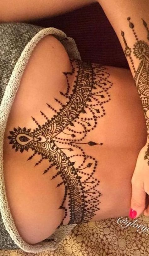 Dotwork Tattoo Mandala, Back Henna, Henne Tattoo, Cute Henna Designs, Henna Leaves, Cute Henna Tattoos, Henna Style Tattoos, Henna Inspired Tattoos, Cute Henna