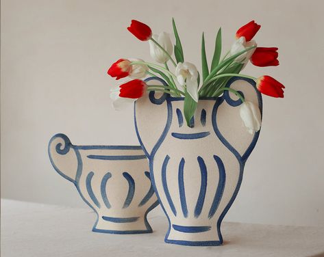 Greek Home Decor, Clay Inspo, Back To School Art, Ceramic Artwork, Painted Flower Pots, Cardboard Art, Pottery Crafts, Clay Art Projects, Ceramics Projects