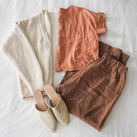 Handmade Capsule Wardrobe, Summer Wardrobe Capsule, Emily Lightly, Linen Wardrobe, Travel Capsule Wardrobe Summer, Capsule Wardrobe Planning, French Capsule Wardrobe, Linen Outfits, Wardrobe Capsule