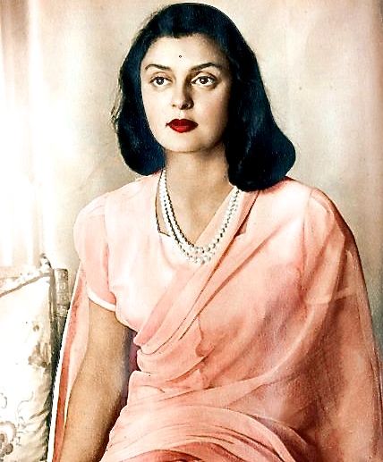 Maharani Gayatri Devi                                                                                                                                                                                 More Vintage Indian Fashion, Maharani Gayatri Devi, Indian Royalty, Gayatri Devi, Filmy Vintage, Royal Indian, Vintage India, Indian History, Vintage Indian