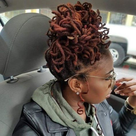 Messy Curly Bun, Dreads Girl, Beautiful Dreadlocks, Starter Locs, Dreadlock Styles, Dreads Styles, Hair Locks, Dread Hairstyles, Dreadlock Hairstyles